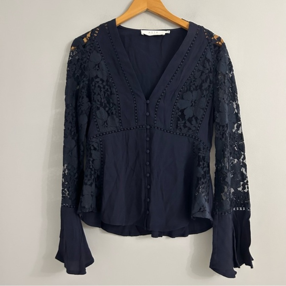 Astr‎ Navy Blue Lace Bell Sleeve Blouse